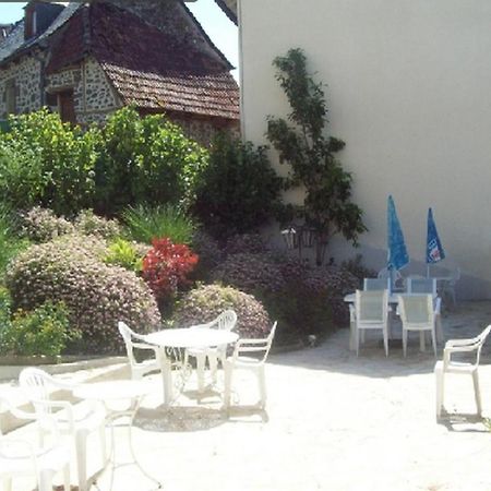 Logis Hotel Les Tilleuls Saint-Cirgues-de-Jordanne Eksteriør bilde