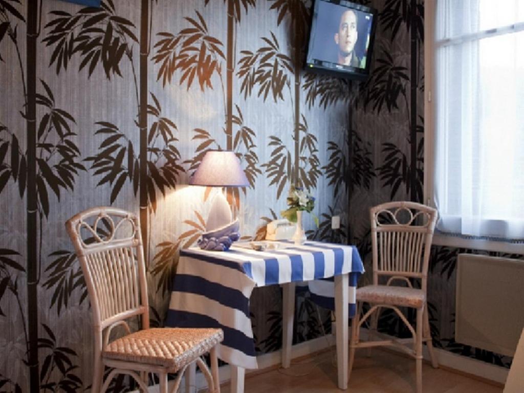 Logis Hotel Les Tilleuls Saint-Cirgues-de-Jordanne Eksteriør bilde