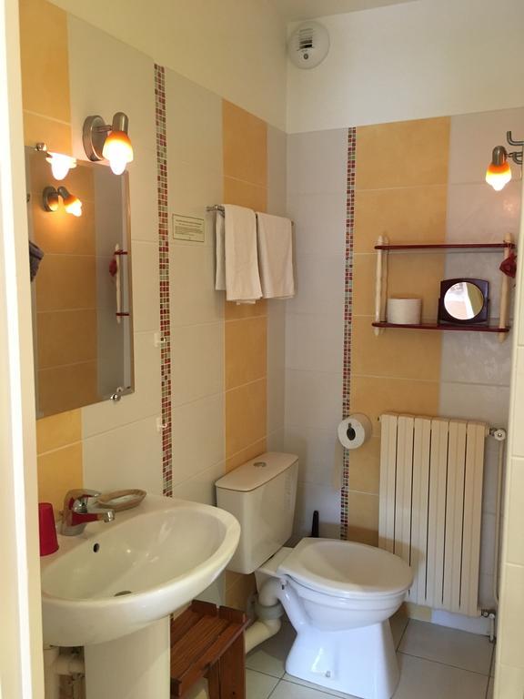 Logis Hotel Les Tilleuls Saint-Cirgues-de-Jordanne Eksteriør bilde
