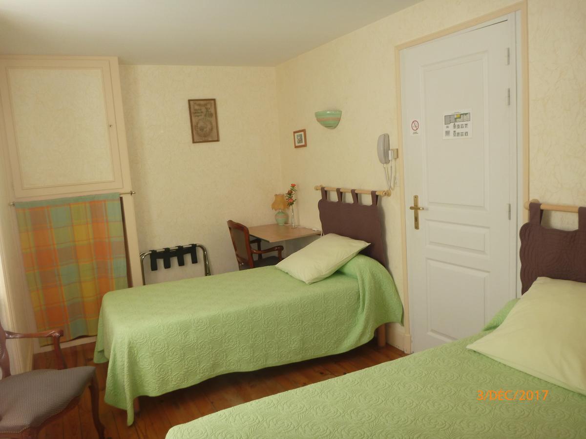 Logis Hotel Les Tilleuls Saint-Cirgues-de-Jordanne Eksteriør bilde