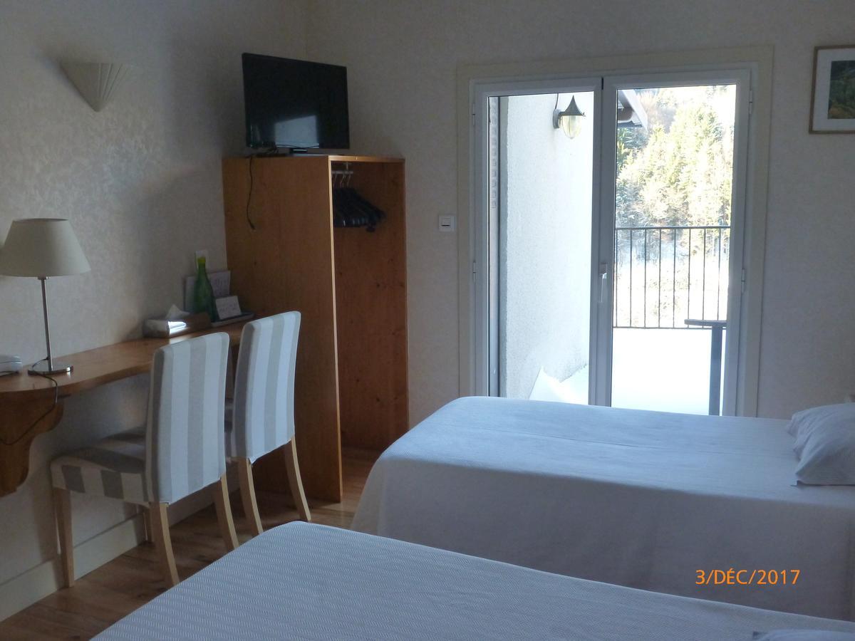 Logis Hotel Les Tilleuls Saint-Cirgues-de-Jordanne Eksteriør bilde