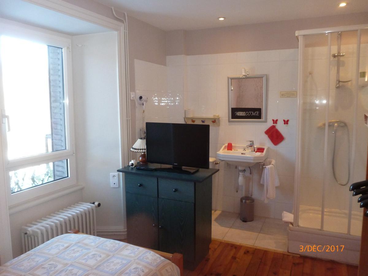 Logis Hotel Les Tilleuls Saint-Cirgues-de-Jordanne Eksteriør bilde