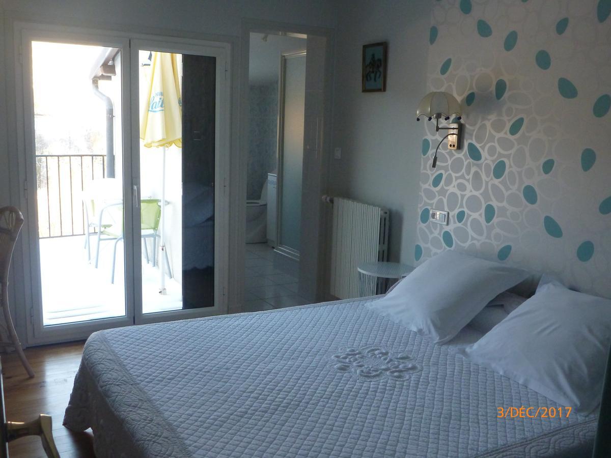 Logis Hotel Les Tilleuls Saint-Cirgues-de-Jordanne Eksteriør bilde
